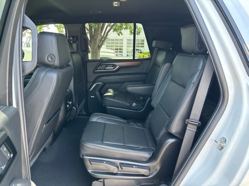 2025 GMC Yukon — detail view