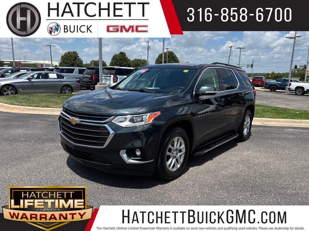 2020 Chevrolet Traverse LT Cloth in Graphite Metallic — front three-quarter view