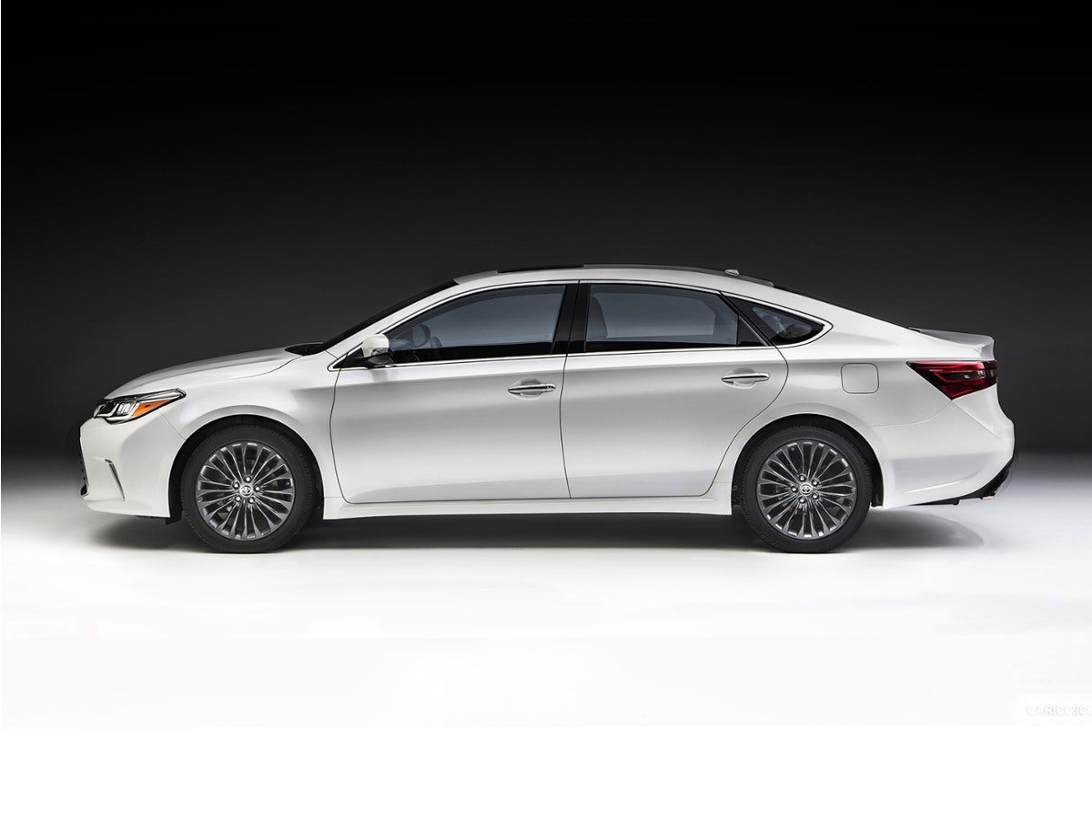 2016 Toyota Avalon XLE Plus in Celestial Silver Metallic — front three-quarter view