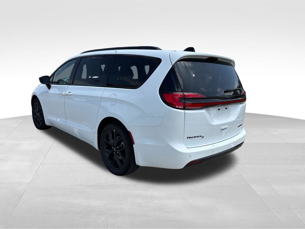 2025 Chrysler Pacifica — rear three-quarter view
