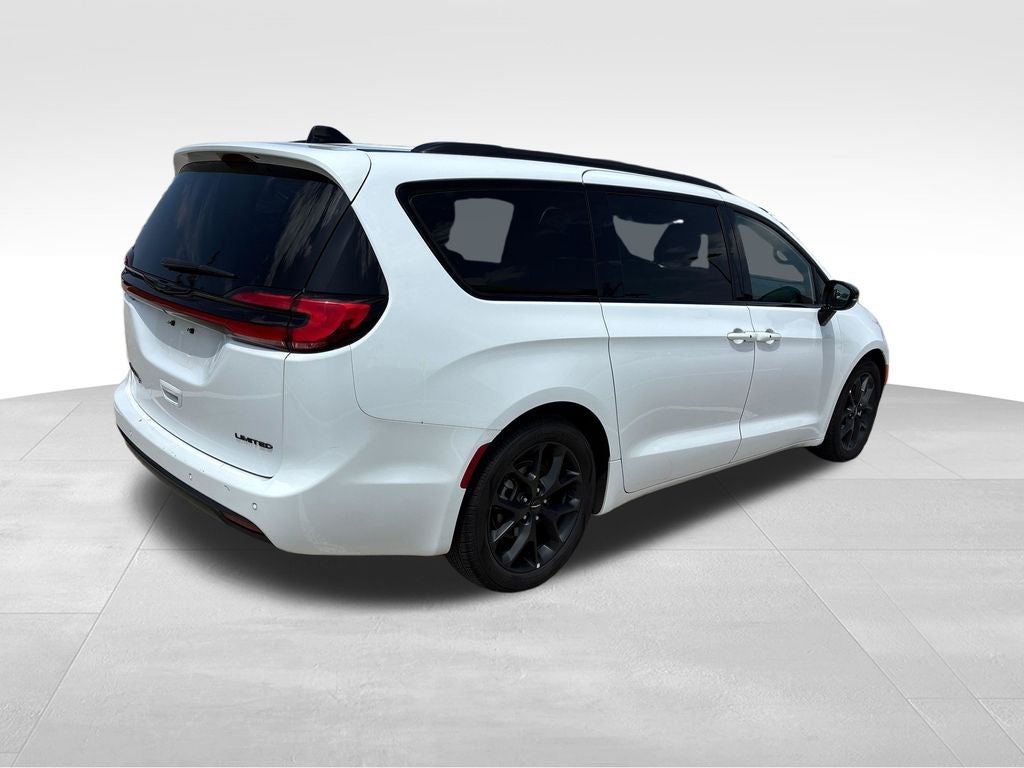 2025 Chrysler Pacifica — detail view