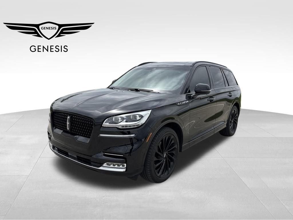2023 Lincoln Aviator Reserve in Infinite Black Metallic Clearcoat — front three-quarter view